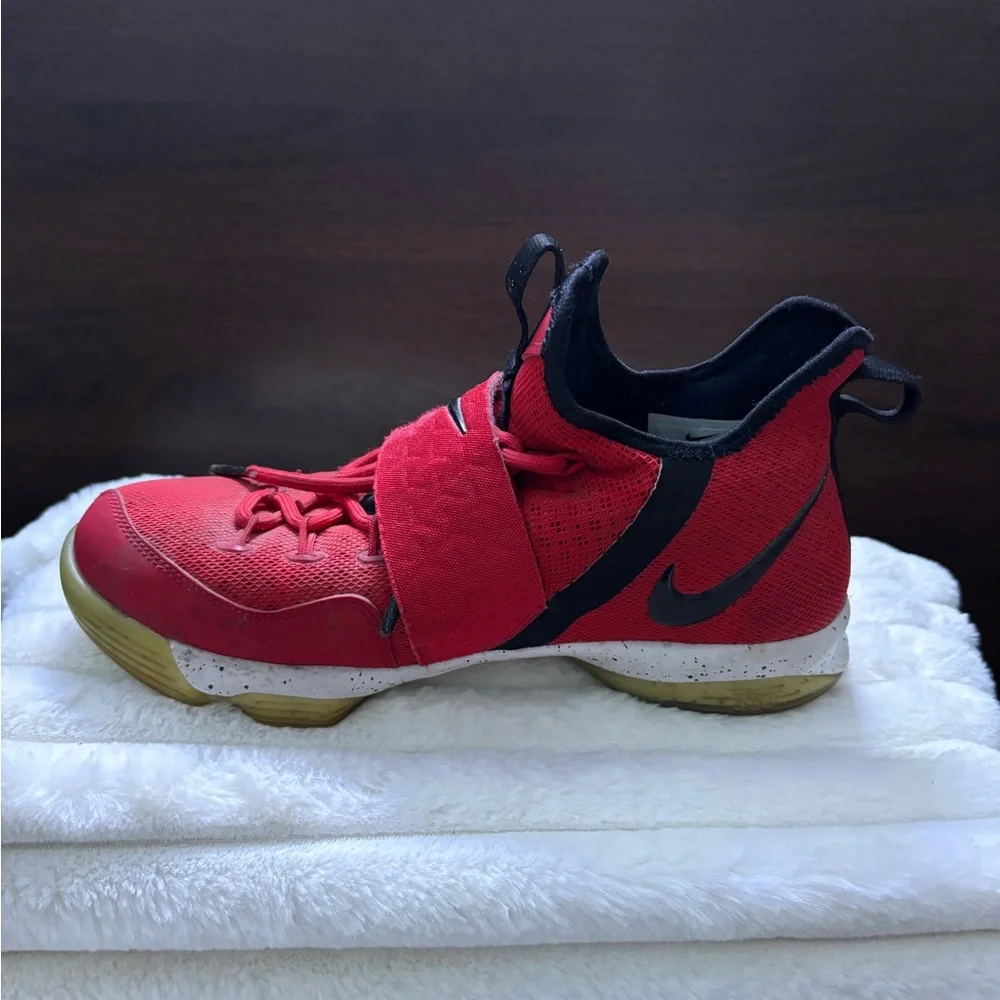 Nike Lebron 14's‎ Youth Size 6.5 Red Black Shoes
